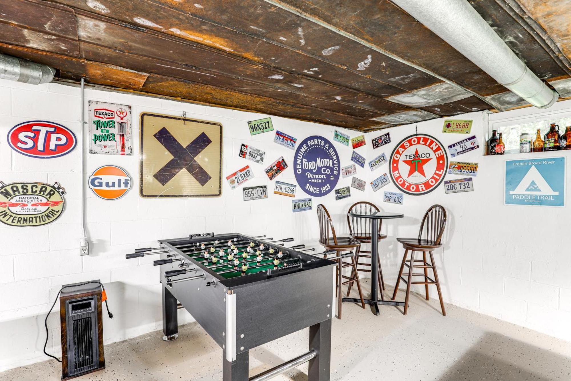 Updated Marshall Home With Fire Pit And Game Room! Exterior photo