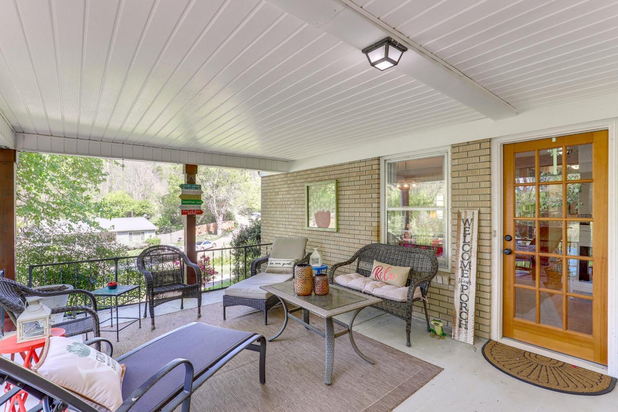 Updated Marshall Home With Fire Pit And Game Room! Exterior photo