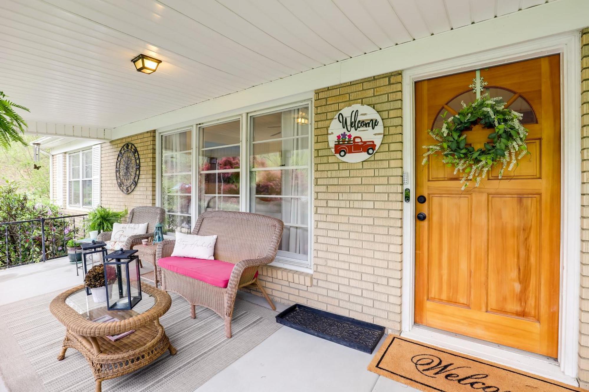 Updated Marshall Home With Fire Pit And Game Room! Exterior photo
